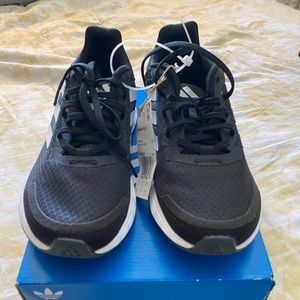 Adidas tennis shoes boys